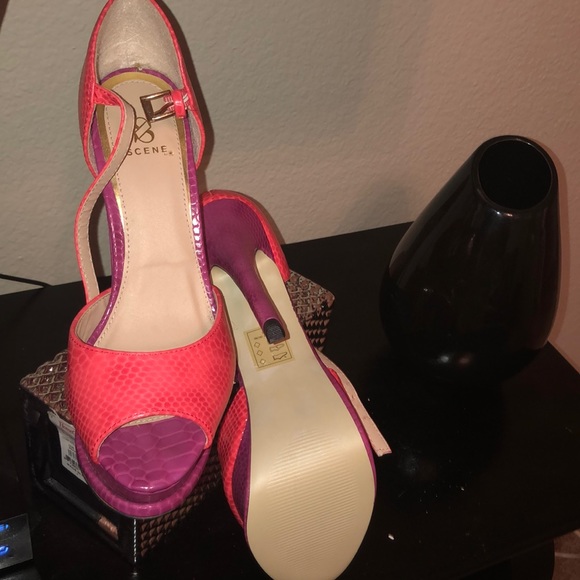 Heels - Picture 3 of 3